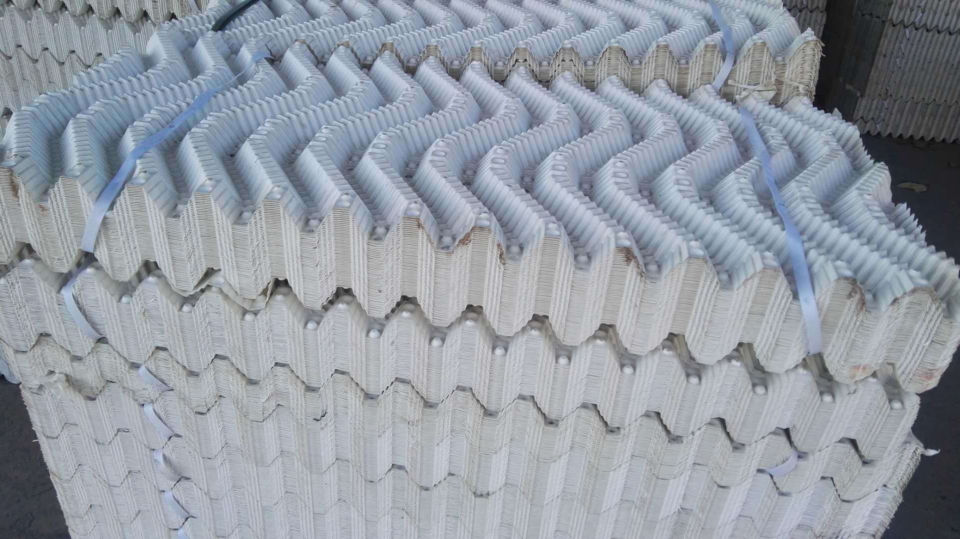 電鍍廠廢水六角<a href='http://www.zjbaoji.com/jstl/60.html' target='_blank'><u>蜂窩斜管填料生產廠家</u></a>